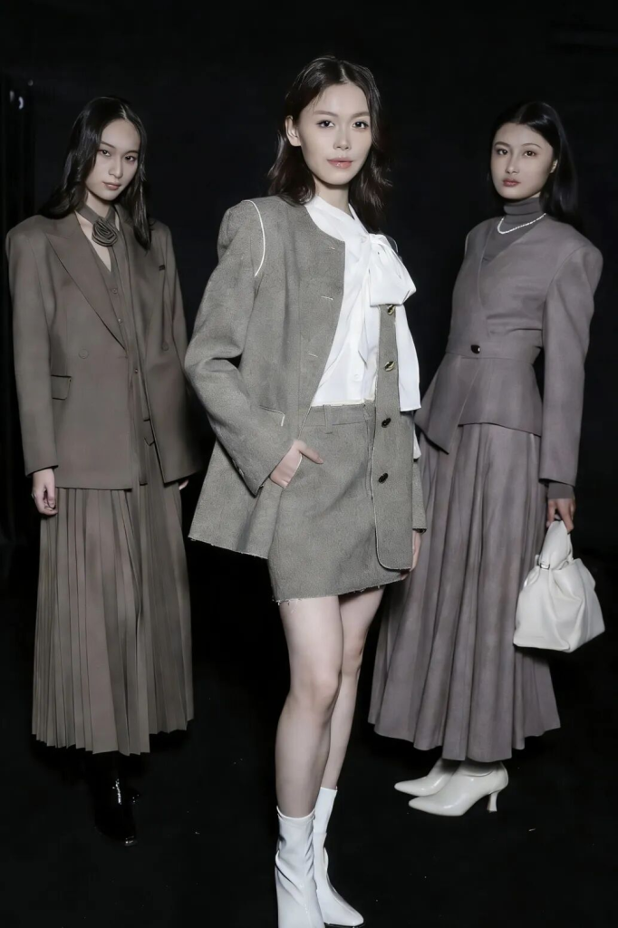 图片[37]-第15届10+3 SHOWROOM青年设计师扶持计划入选名单公布-掌上艺赛-全球设计大赛及作品征集网站!发布标志logo征集、工业大赛、包装大赛、文创大赛、旅游商品大赛、吉祥物征集、建筑大赛、服装大赛、广告语征集、歌曲征集、征文征名、摄影大赛、书法大赛资讯征集平台