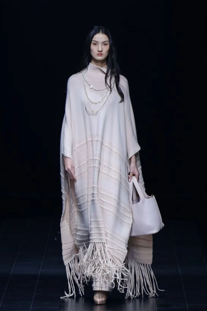 图片[39]-第15届10+3 SHOWROOM青年设计师扶持计划入选名单公布-掌上艺赛-全球设计大赛及作品征集网站!发布标志logo征集、工业大赛、包装大赛、文创大赛、旅游商品大赛、吉祥物征集、建筑大赛、服装大赛、广告语征集、歌曲征集、征文征名、摄影大赛、书法大赛资讯征集平台