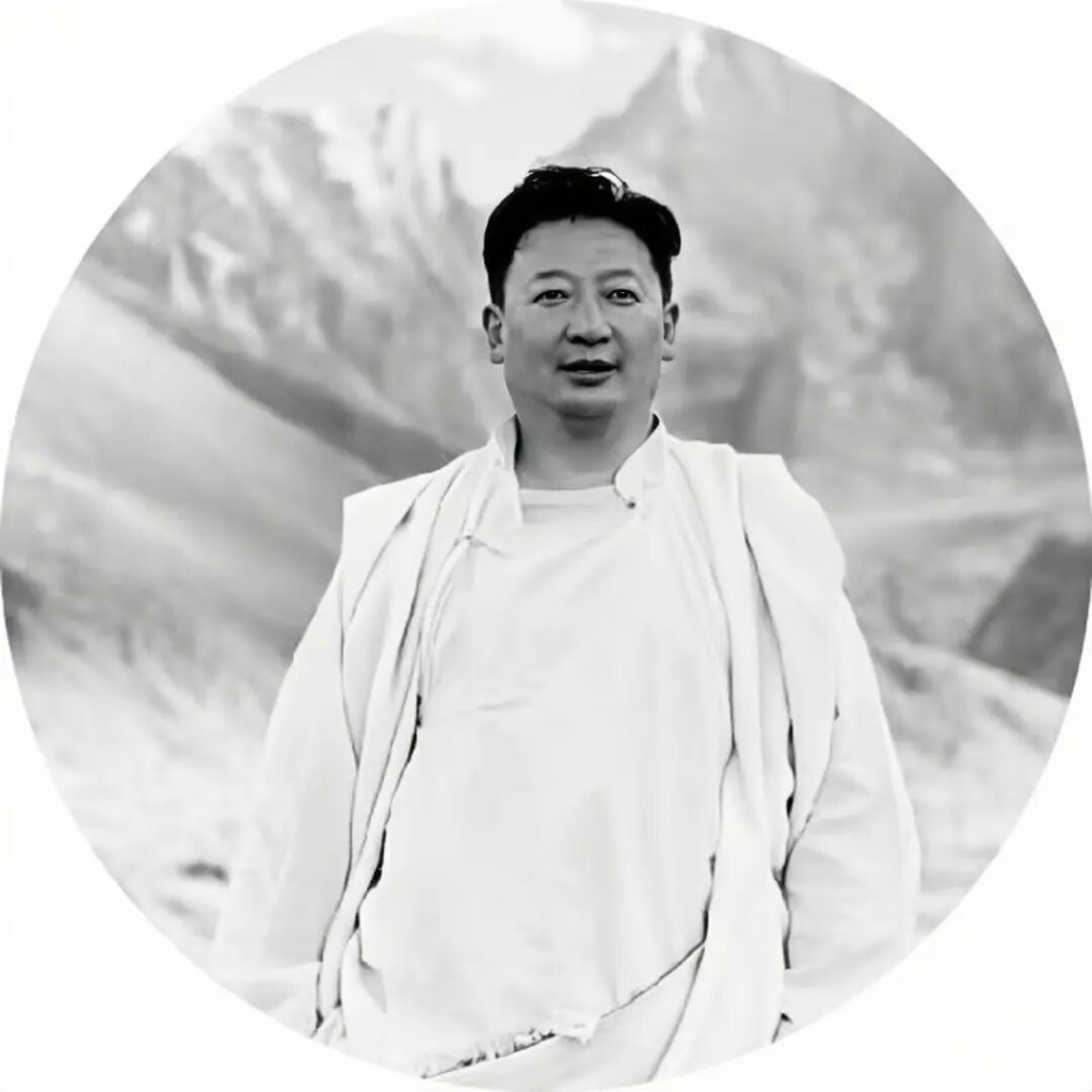 图片[9]-2025印象德格国际海报与文创设计大赛终评评审团及获奖名单公布-掌上艺赛-全球设计大赛及作品征集网站!发布标志logo征集、工业大赛、包装大赛、文创大赛、旅游商品大赛、吉祥物征集、建筑大赛、服装大赛、广告语征集、歌曲征集、征文征名、摄影大赛、书法大赛资讯征集平台